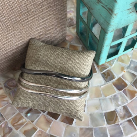 DONATED Set of 3 Gradient tones of silver bangles - Picture 2 of 4